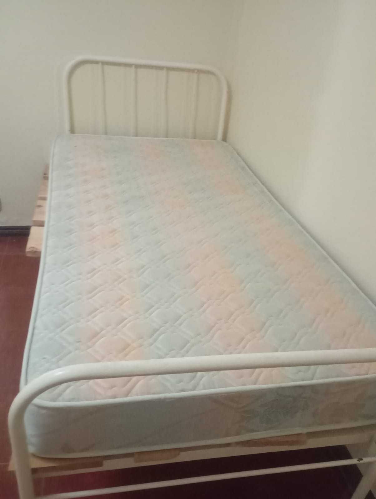 Quarto de cama branco em madeira n.3
