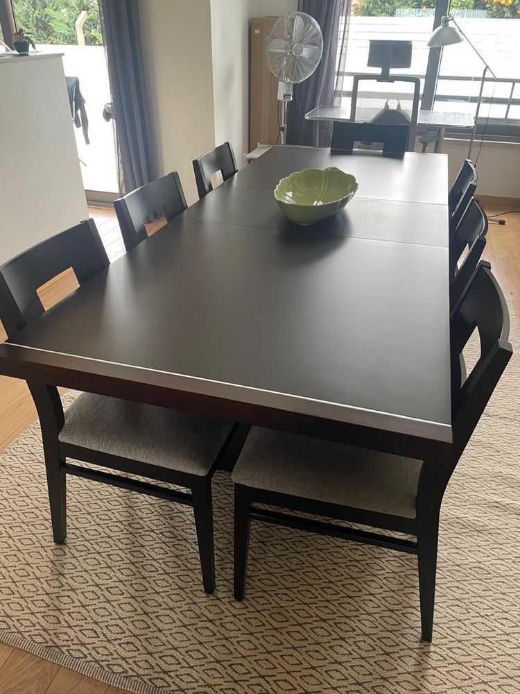 Conjunto de 8 cadeiras de jantar cor wengue com assento estofado