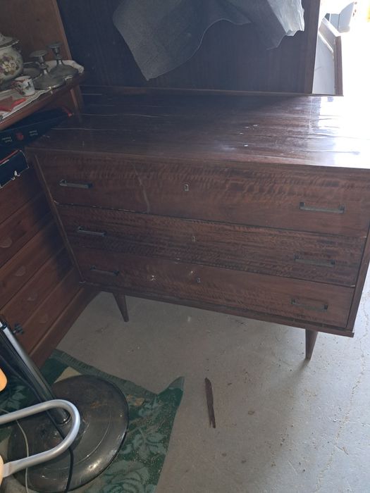 Comoda com tres gavetas