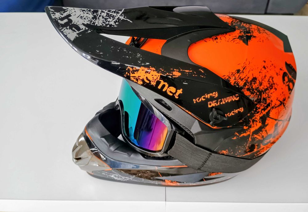 Kask typu fullface, na hulajnogi elektryczne, rowery itp.