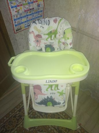 Продам дитячий столик Lindo.