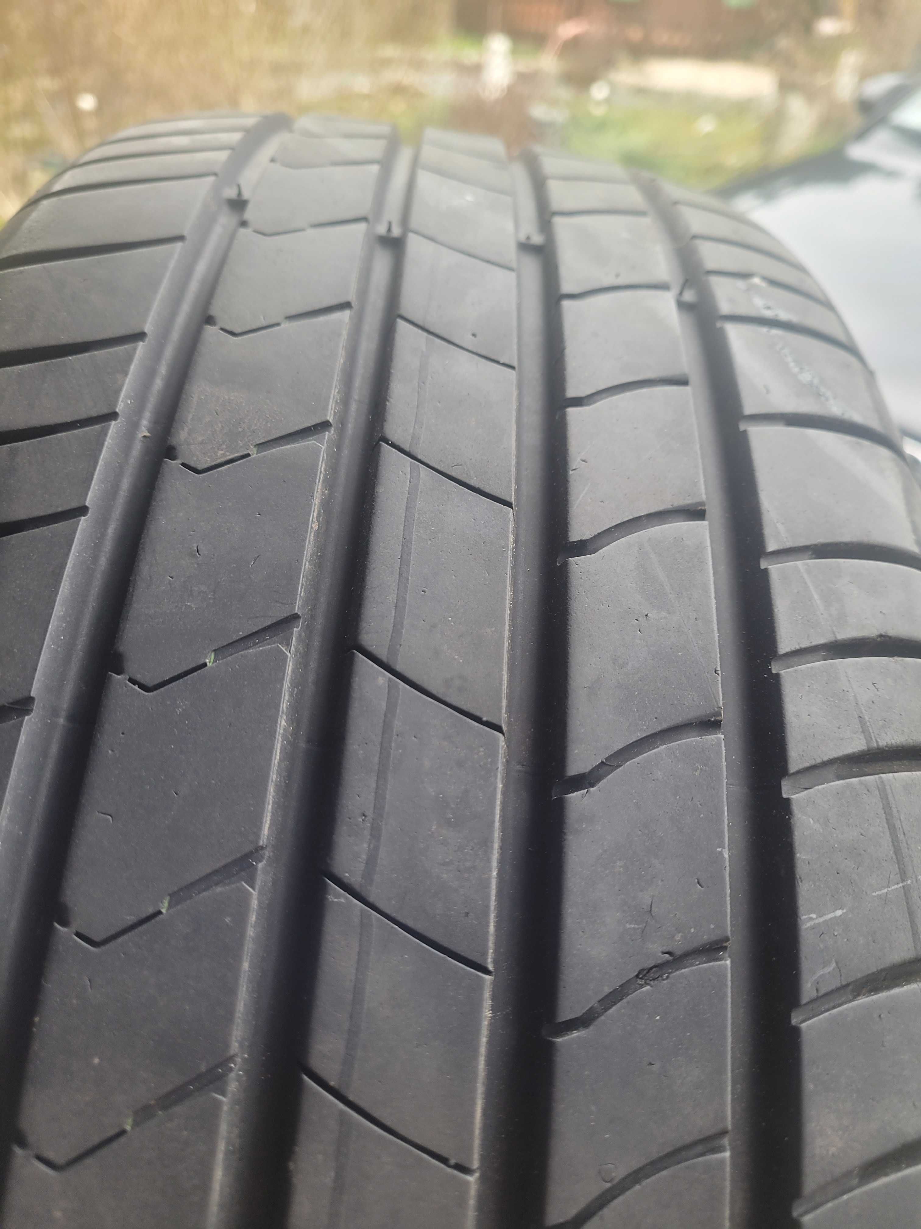 Opony 216/55 r 18 Kumho Ecsta HS51 prawie nowe