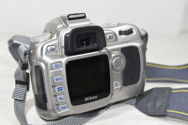 Продам Nikon D50. В отличном состоянии практически новый.