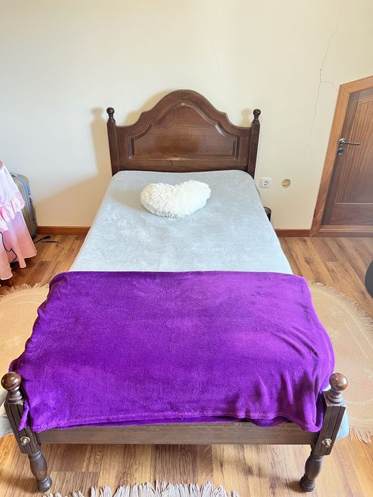 Cama de madeira individual