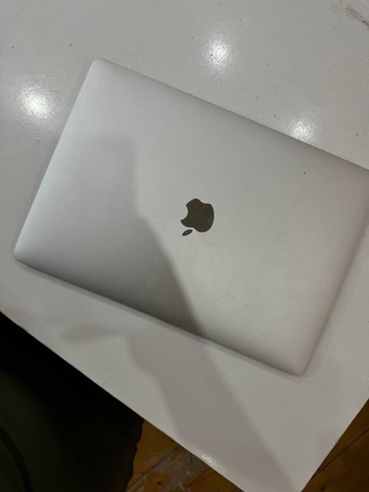 MacBook Air 2020 M1 A2337 8GB/256 SSD