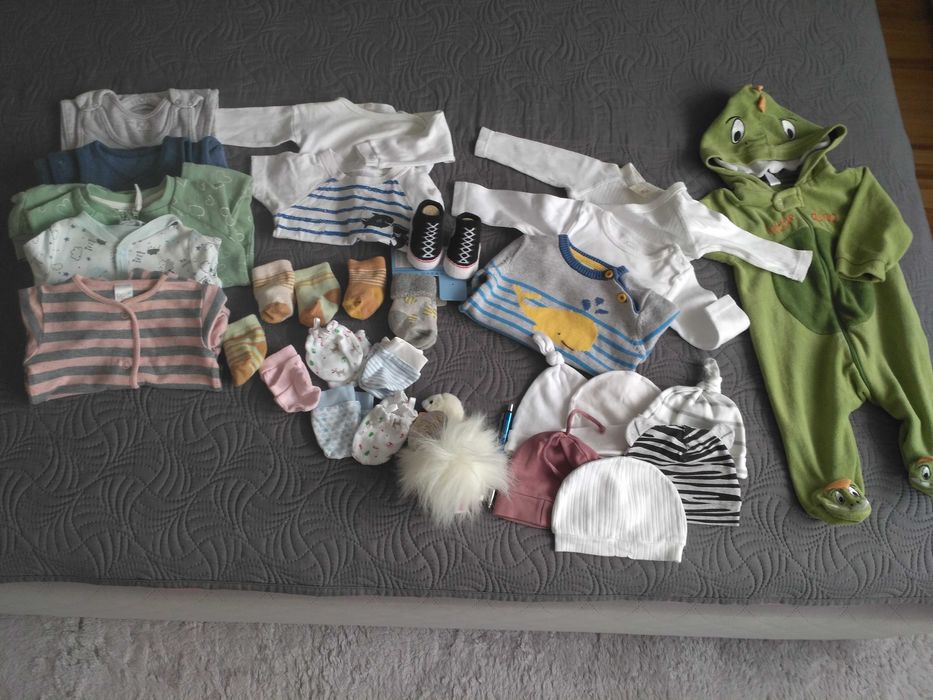 Ubranka dla niemowlaka 56cm - 62cm (28 ELEMENTÓW), pluszak gratis