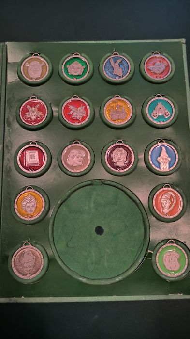 Амулети медальоны Шрек 27 штук