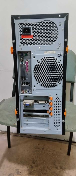 Недорого продам системный блок Intel Core2Duo E7400