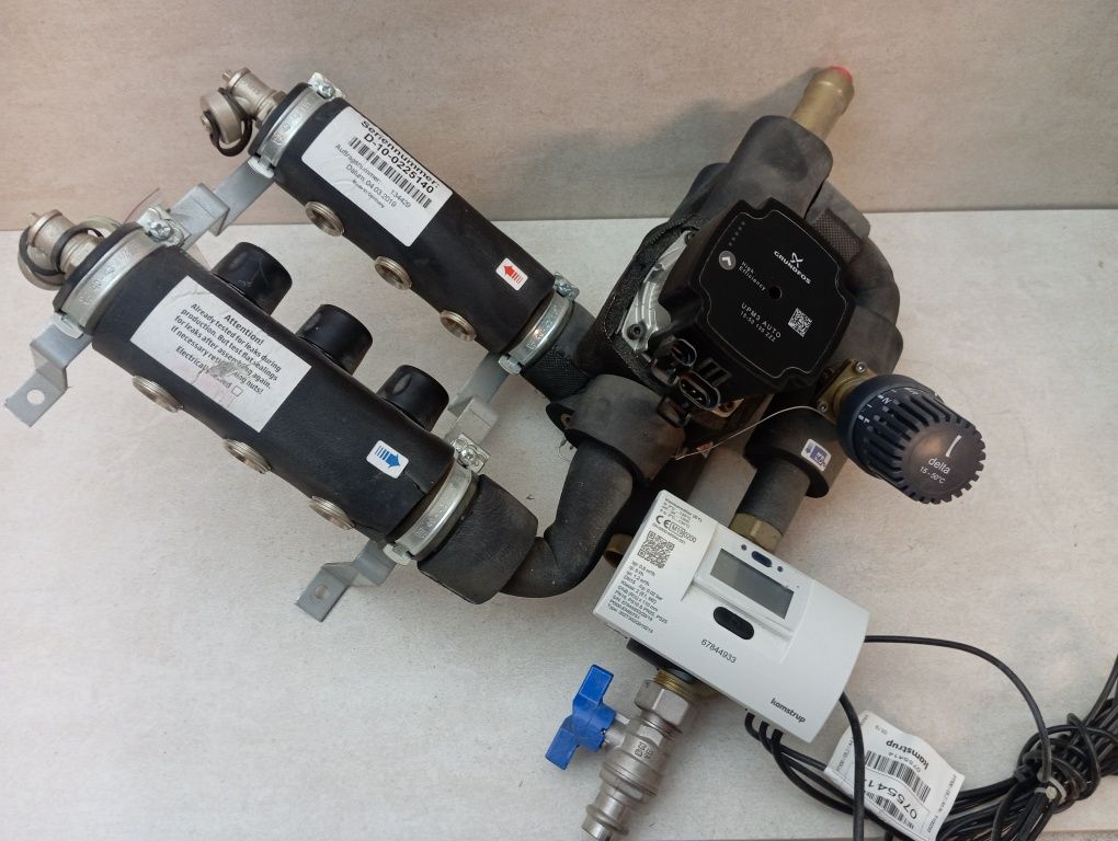 Zestaw Pompa Grundfos UM3 Auto 15-50/130