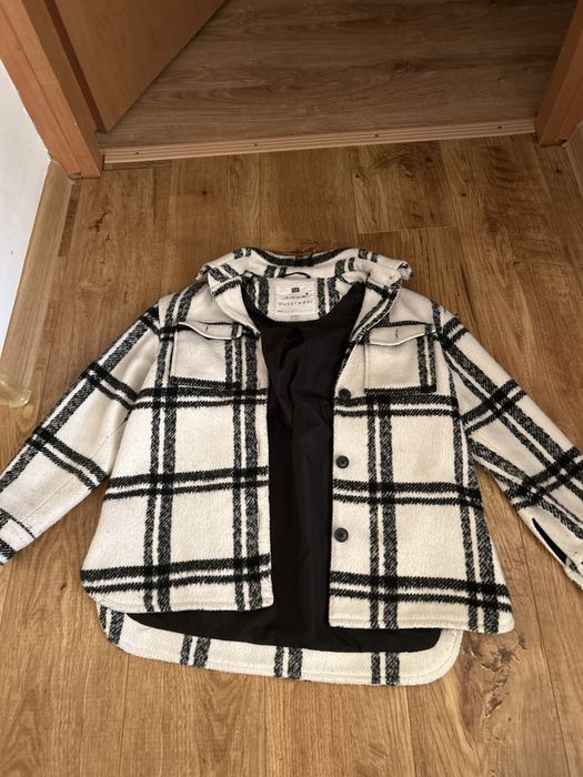 Дитячий піджак ,8-9 років,має додаткові кишені