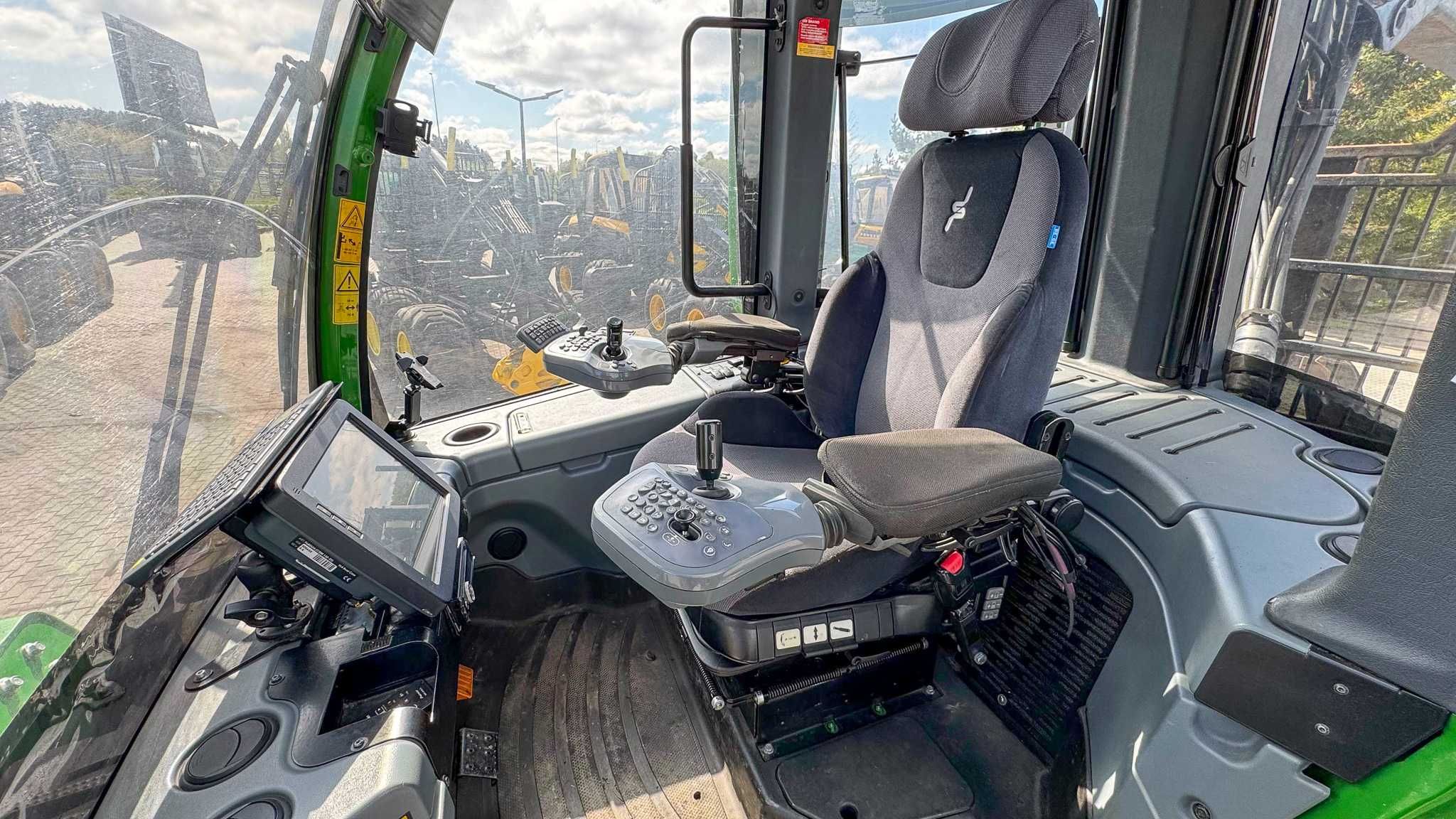 Forwarder John Deere 1010E rok 2015
