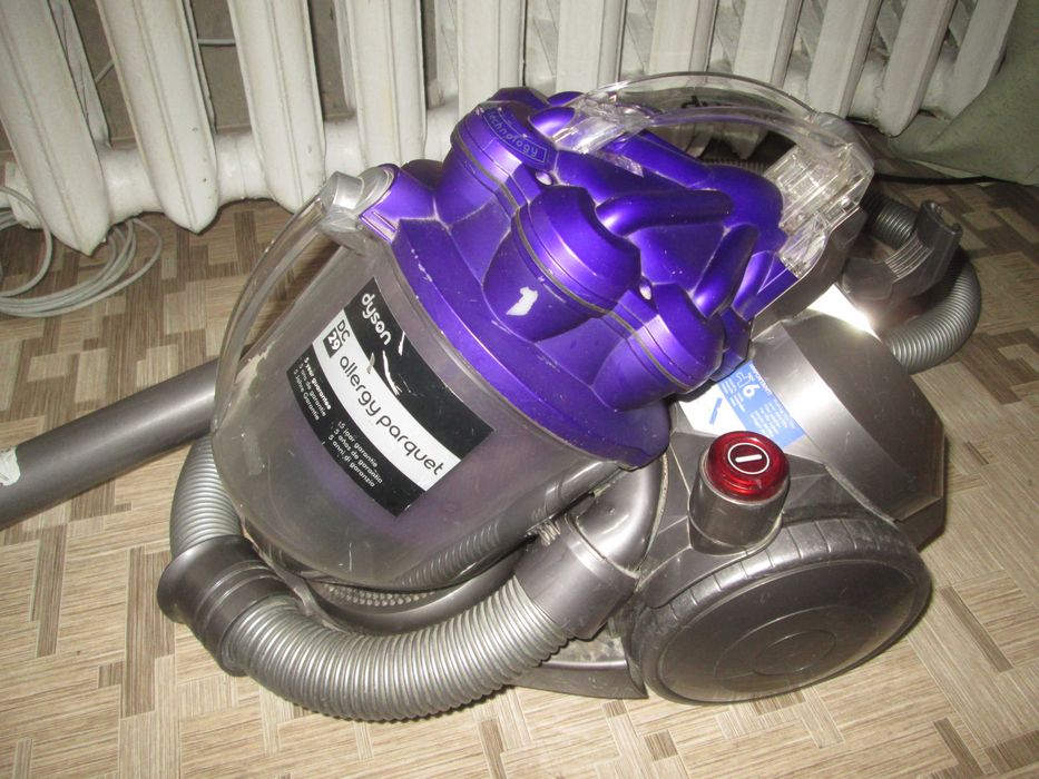 Пылесос Dyson с турбо щеткой