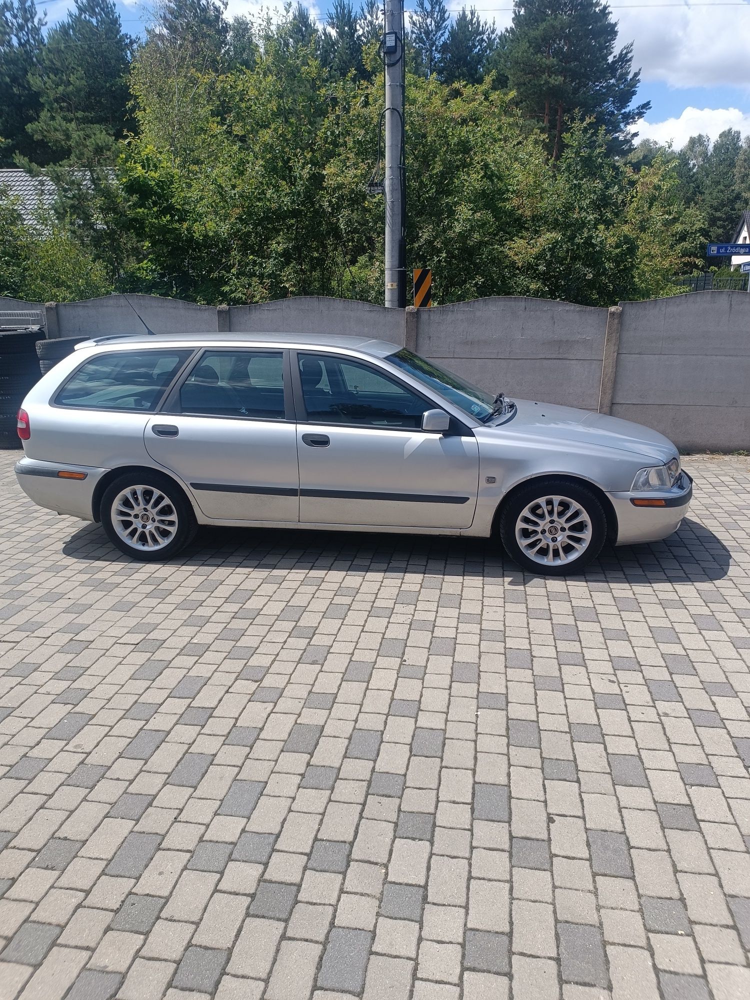 Volvo V 40 Kombi 1.9 diesel krajowy klimatyzacja hak opłaty do 05 2026