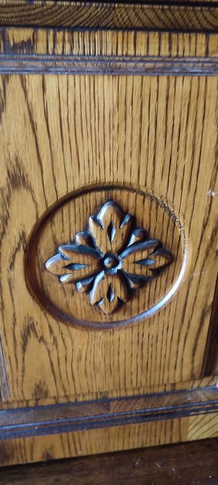 Piękna olbrzymia komoda.