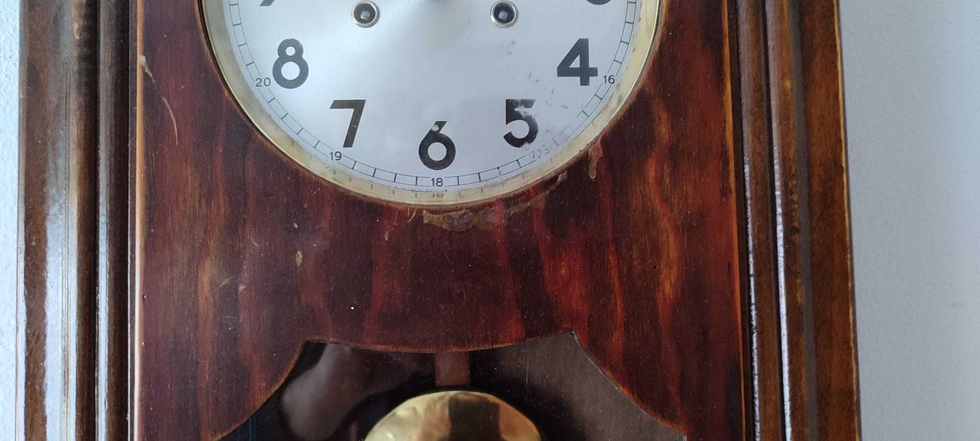 394 Zegar wiszący mechaniczny Junghans z 1949 roku antyk