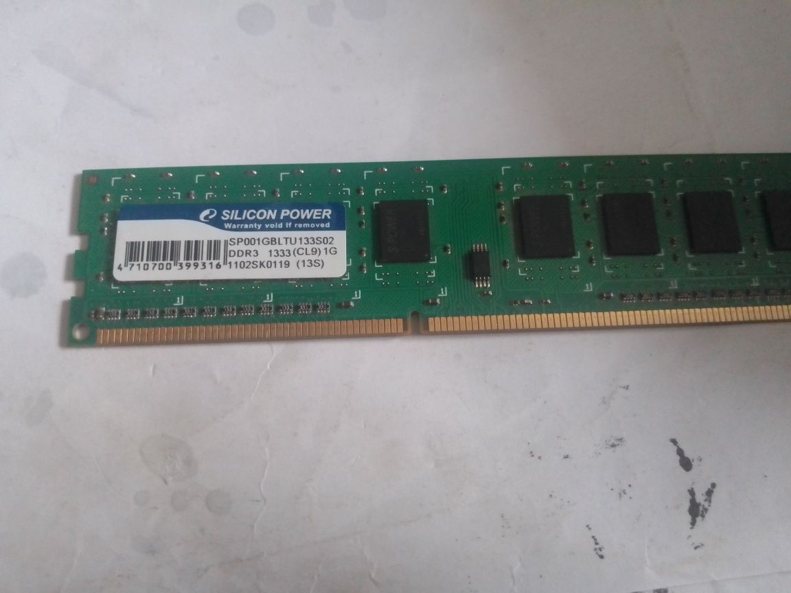 Продам оперативну пам'ять DDR3 1 Gb 1333