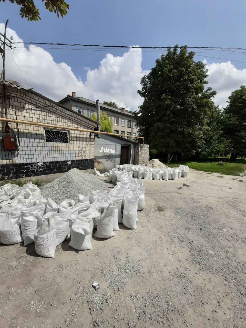 Щебень в мешках , песок по 50кг, цемент. Выгрузка. Доставка