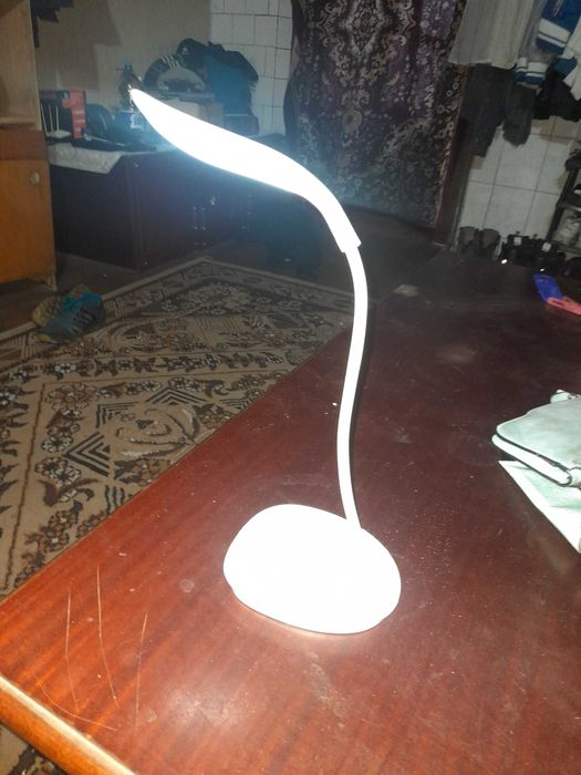 Лампа настольна юсбі