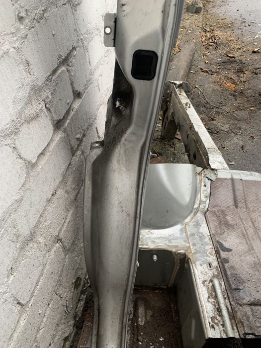 Четверть ланжерон стойка поріг vivaro trafic  2001-2014