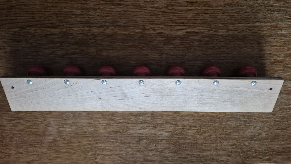 Wieszak drewniany dla dziecka