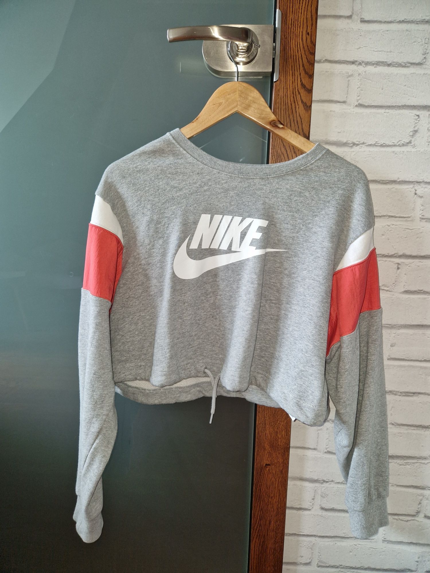 Szara bluza nike