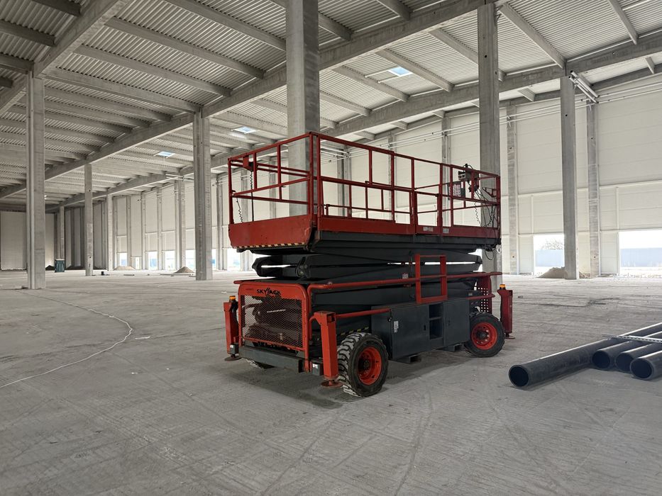 Оренда підйомника (ножничний підйомник) (оренда автовишки Пекканіска)