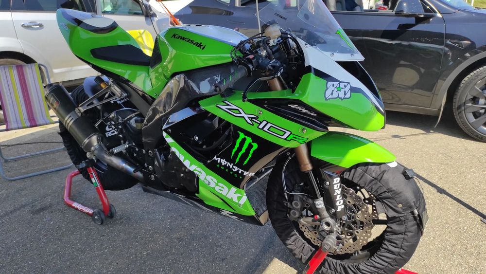 Kawasaki ZX Kawasaki ZX-10R – projekt na tor! Stan - sam oceń!