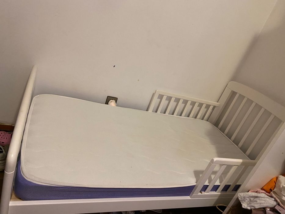 Cama infantil com protectores laterais + colchão
