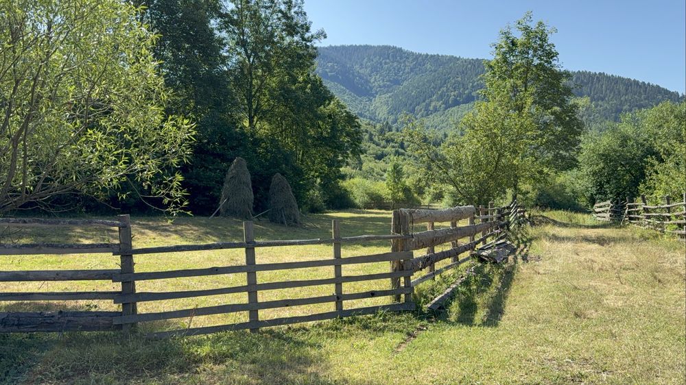 Продається 10 сотих у горах в курортному селі