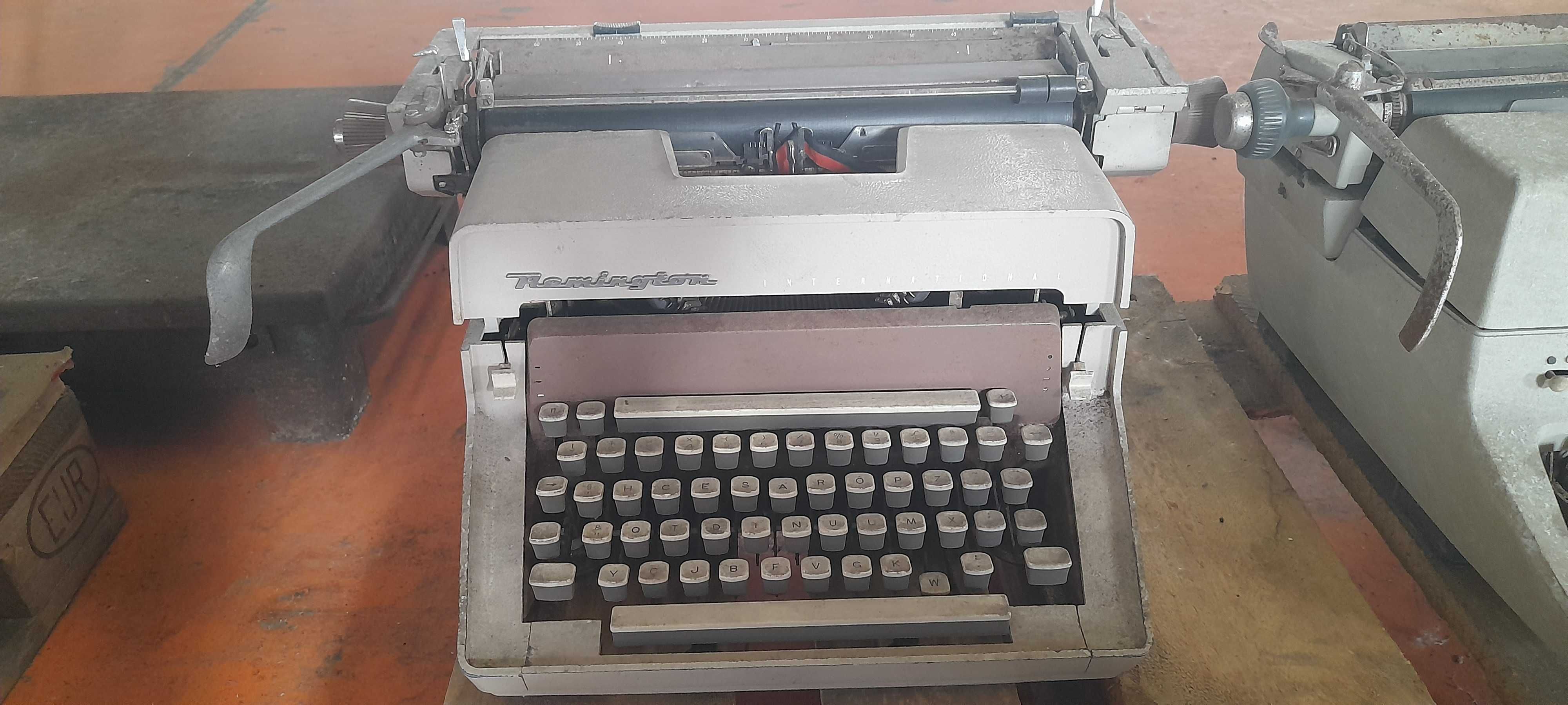 Lote c/ 3 Máquinas de Escrever Antigas (usadas)