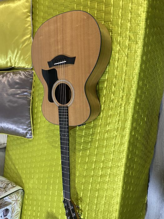 Guitarra TAYLOR modelo 114e