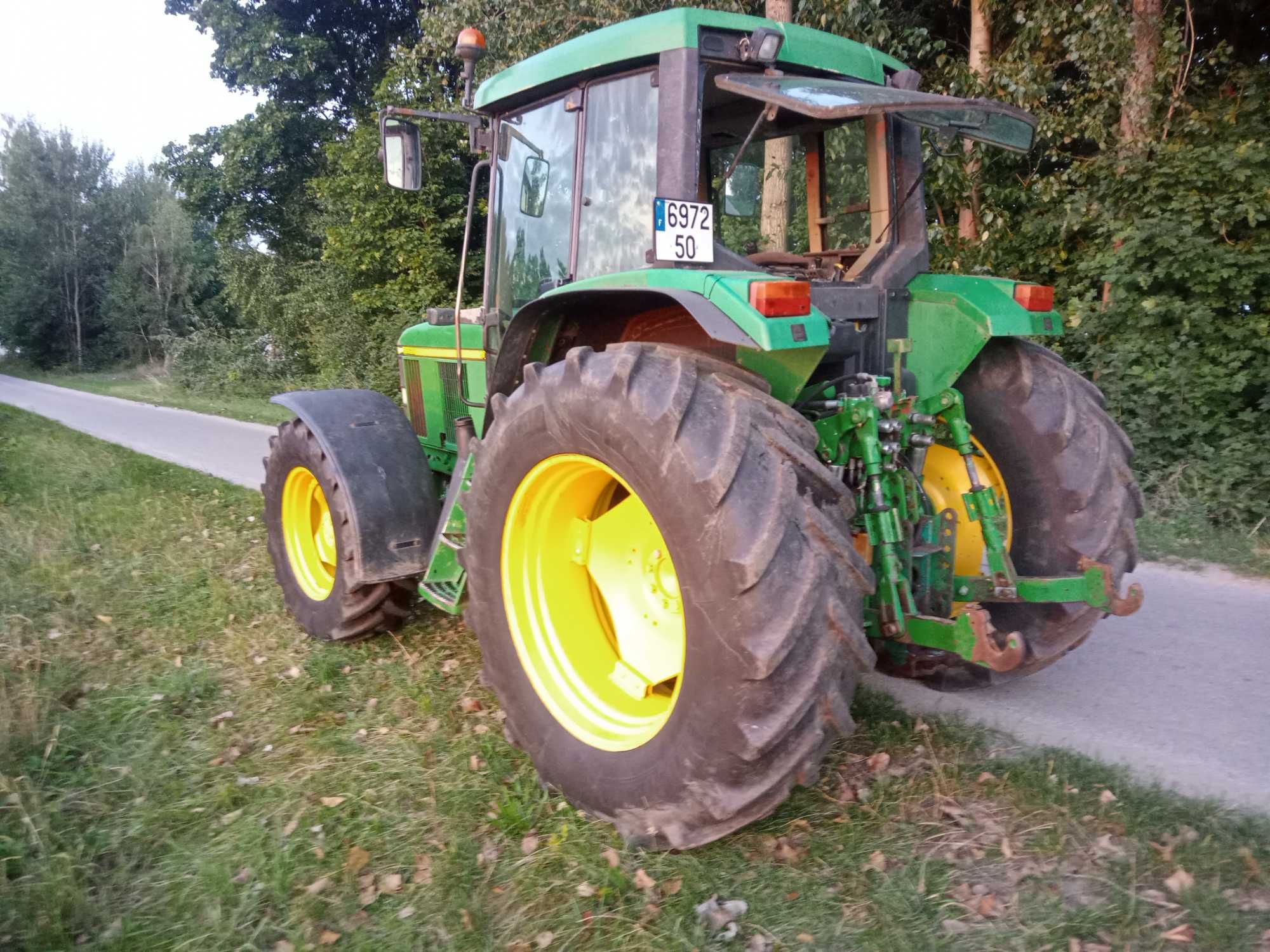 John Deere 6610 z 2001 roku