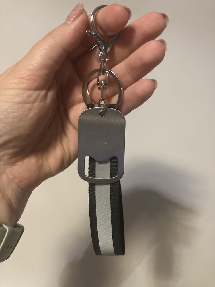 Brelok odblaskowy odblask z otwieraczem do piwa