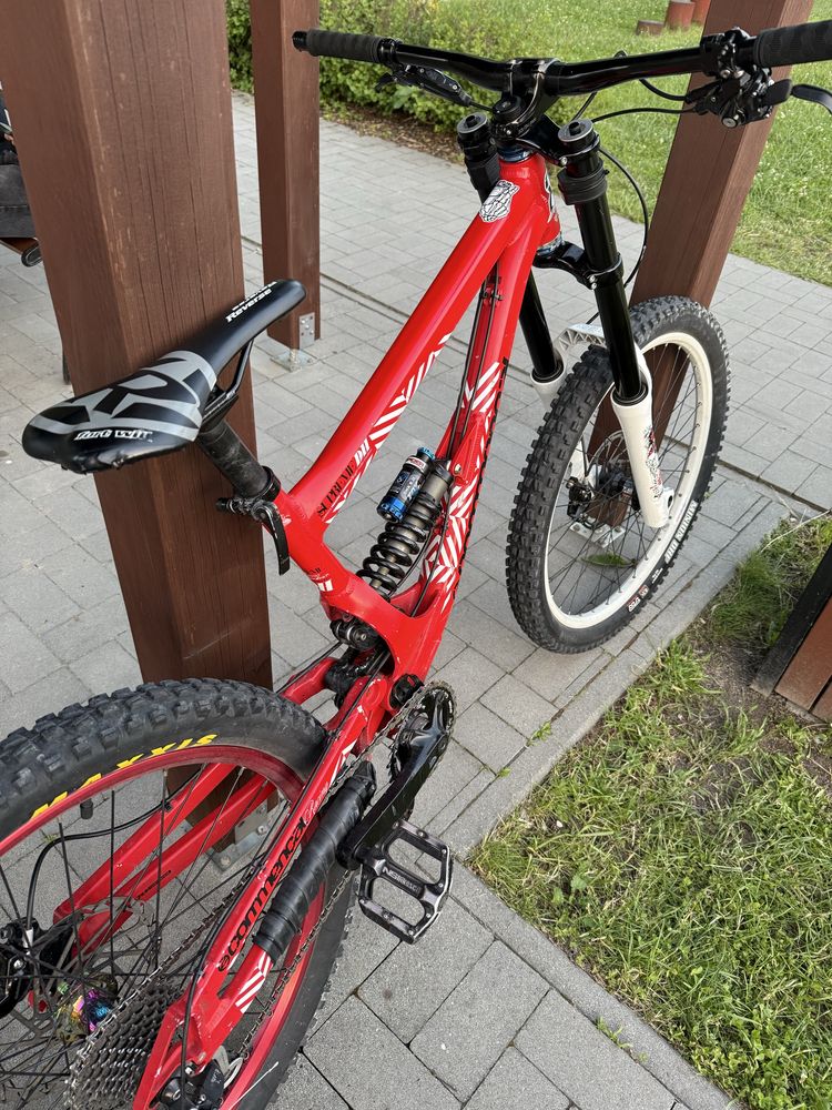 Rower zjazdowy commencal