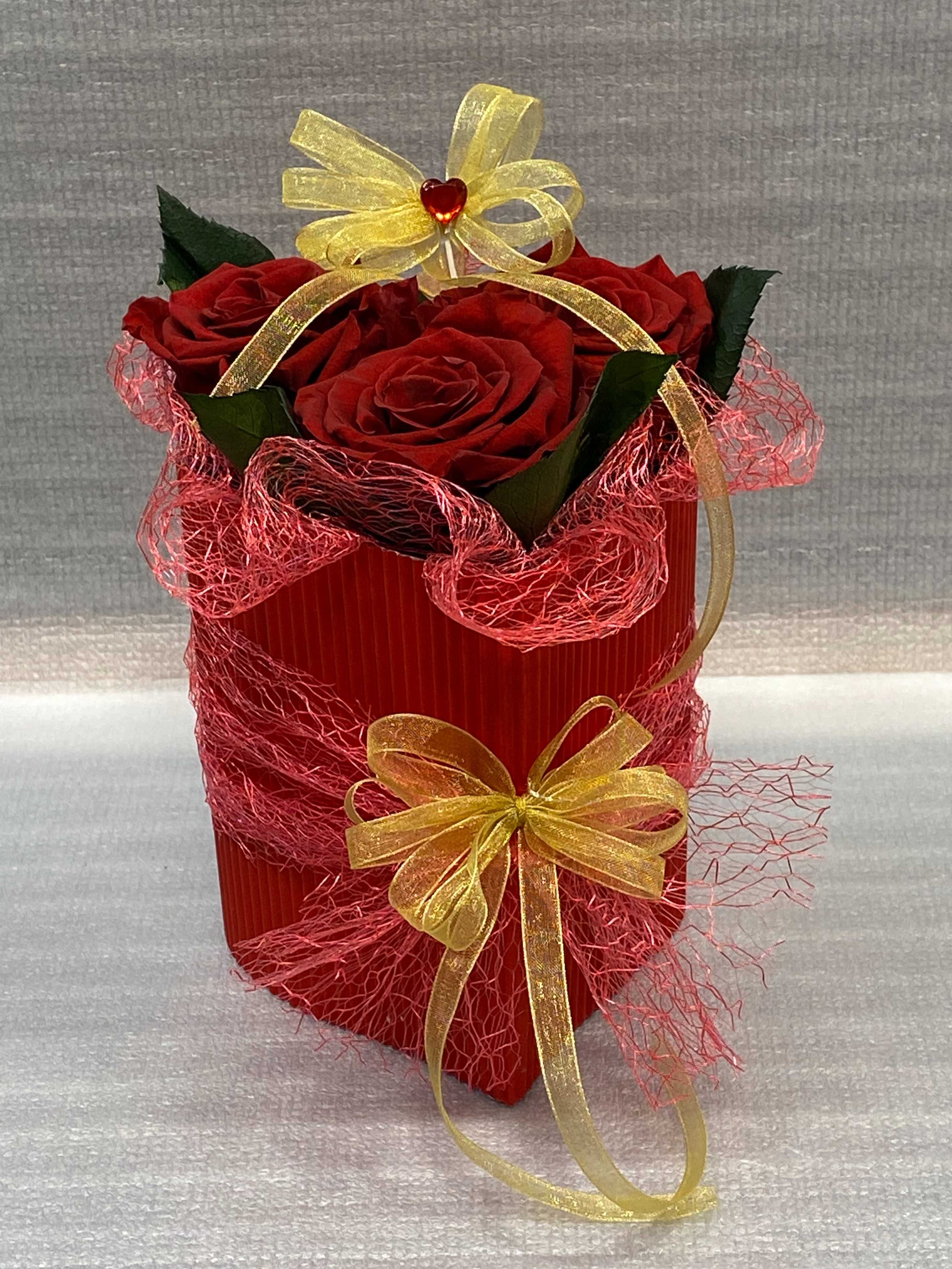 Flower Box kompozycja z róż stabilizowanych /wieczna róża