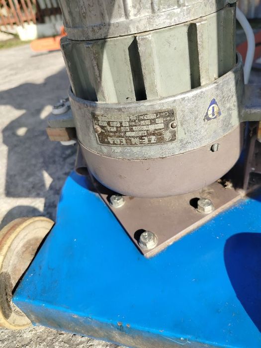 Malutka solidna kosiarka elektryczna
