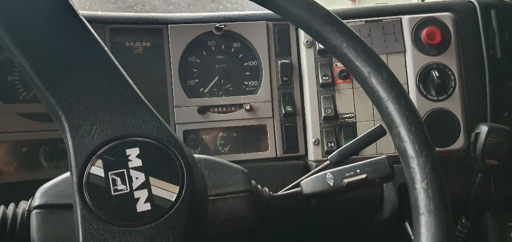 Man f2000 wywrotka 4x2