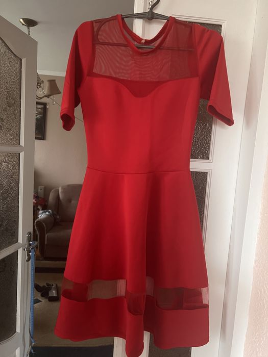 Гарна сукенька червона
