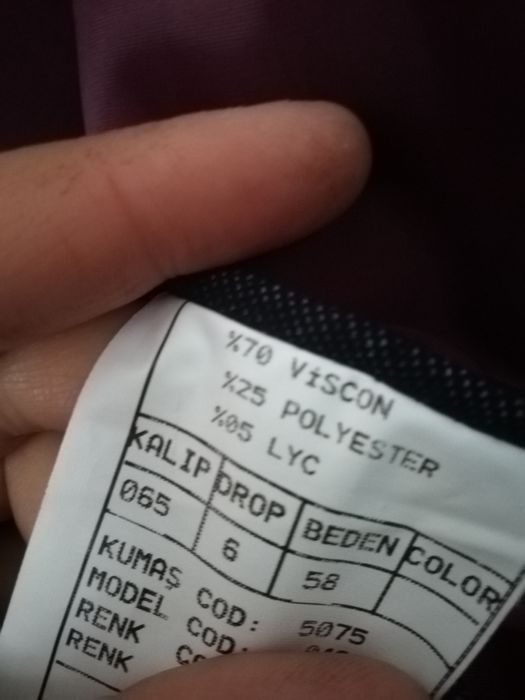 Marynarka mlodziezowa nowoczesna obszyta czerwona nitką okazja