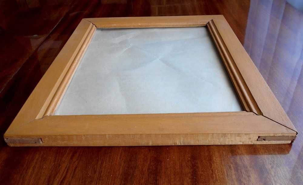 Большая деревянная рамка со стеклом