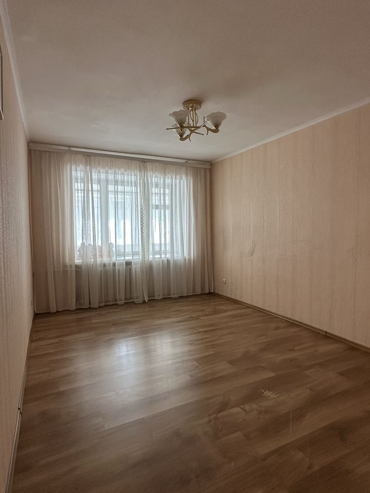Продам 2-х кімнатну квартиру, гарний варіант під комерцію. Власник.