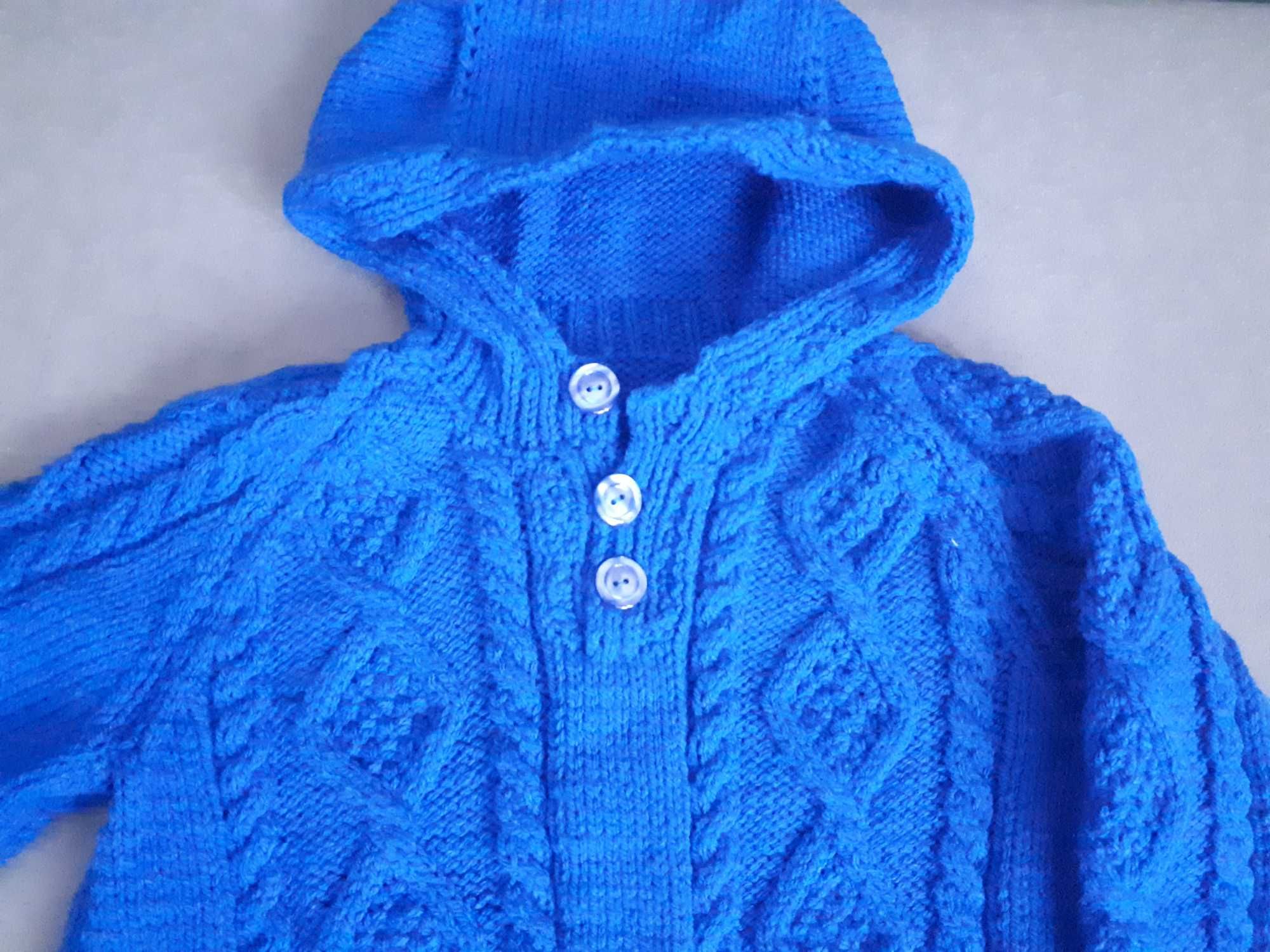 Sweter, sweterek dziecięcy z kapturem, robiony ręcznie