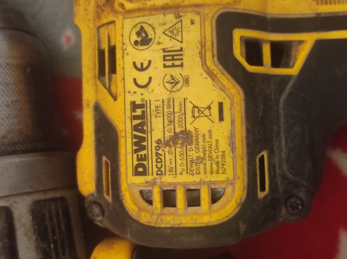 Продам 2 шуруповерти DeWalt dcd 796