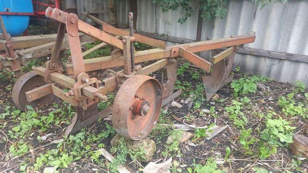 Продам плуг ,культиватор