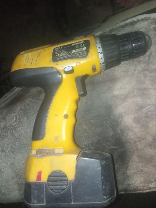 На продаж - шуруповерт на Акамуляторі б.у 450 грн