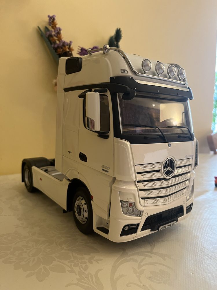 Mercedes Actros 1:18