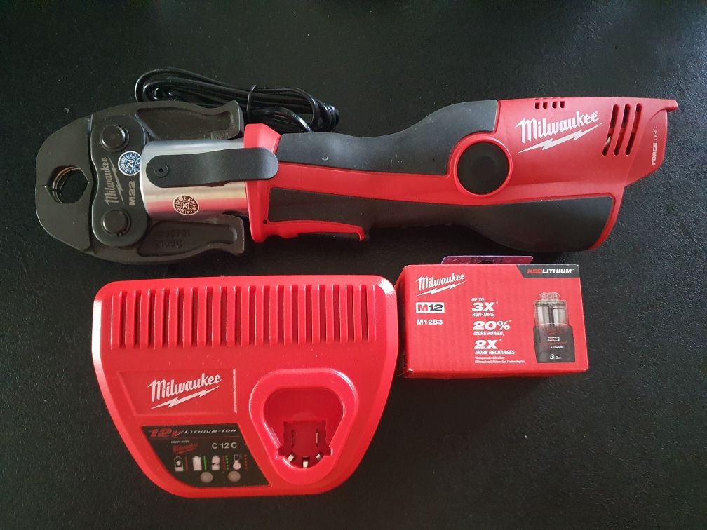 Akumulatorowa zaciskarka do rur NOVOPRESS MILWAUKEE M12 HPT NOWA