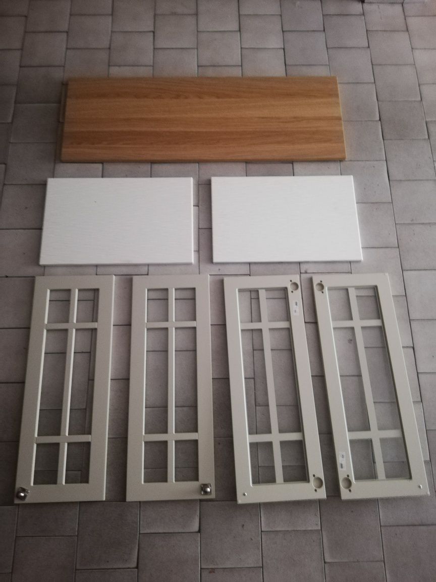 Porta painel moldura IKEA Besta e cozinha