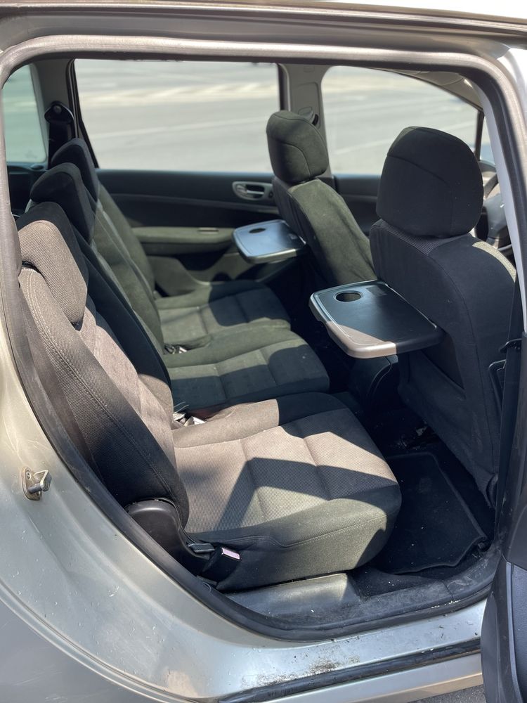 Peugeot 307sw 2 л турбодизель 7 мест