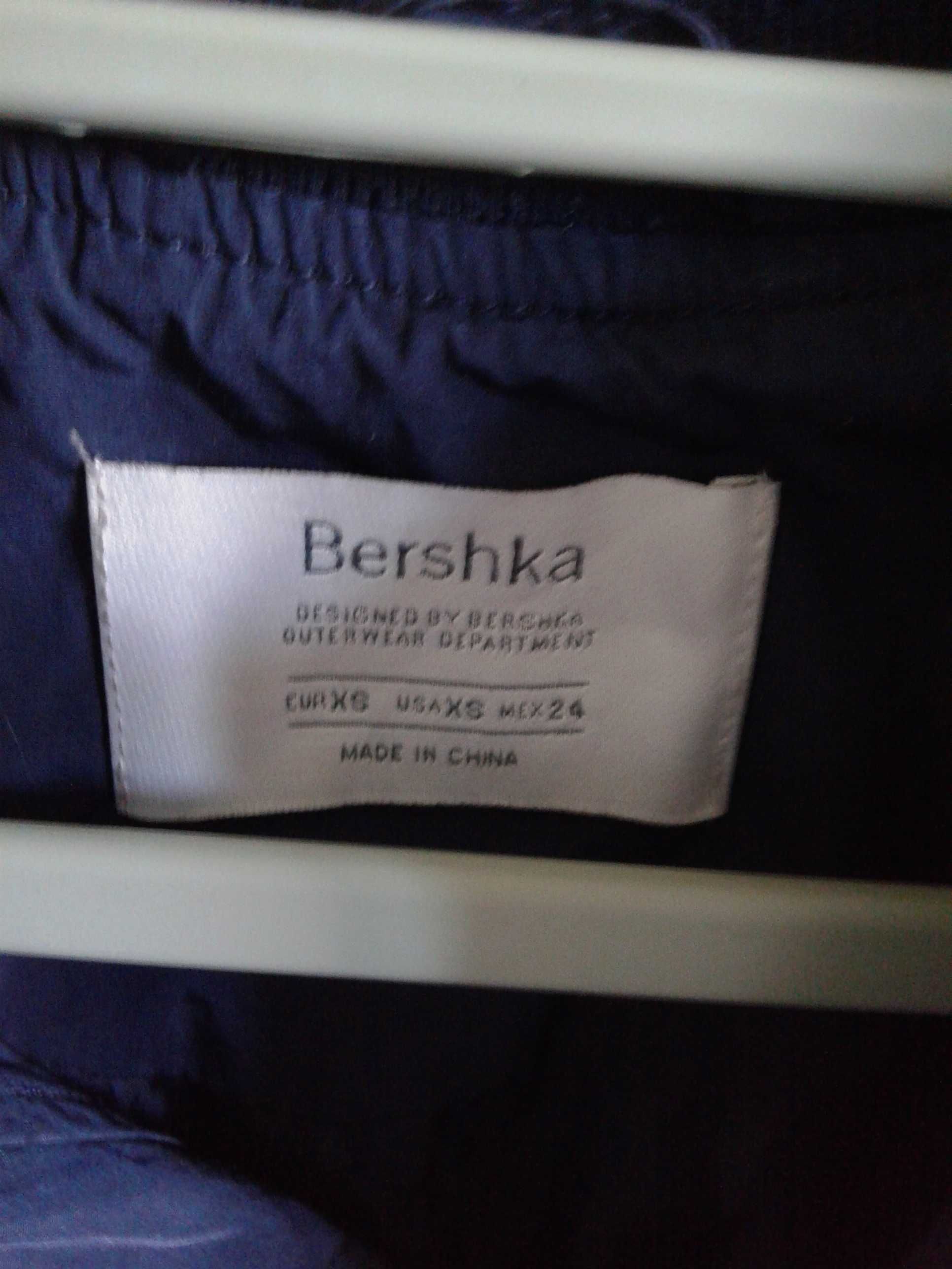 Kurtka wiatrówka Bershka rozmiar XS